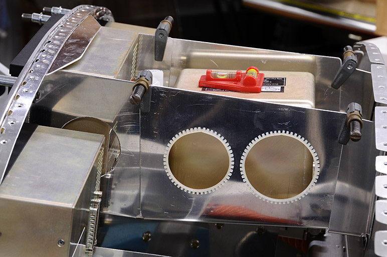 2008.12.20_-_RV-8_-_AHRS_Bracket_and_Mounting_(10).jpg