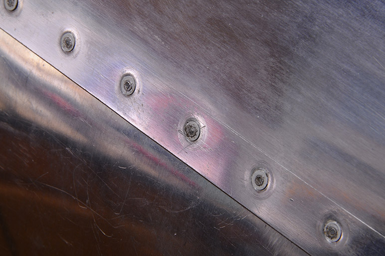 2009.12.15_-_RV-8_-_Gear_Tower_Skin_Attach_With_CherryMax_CR3214-4-4_Pop_Rivets_(4).jpg