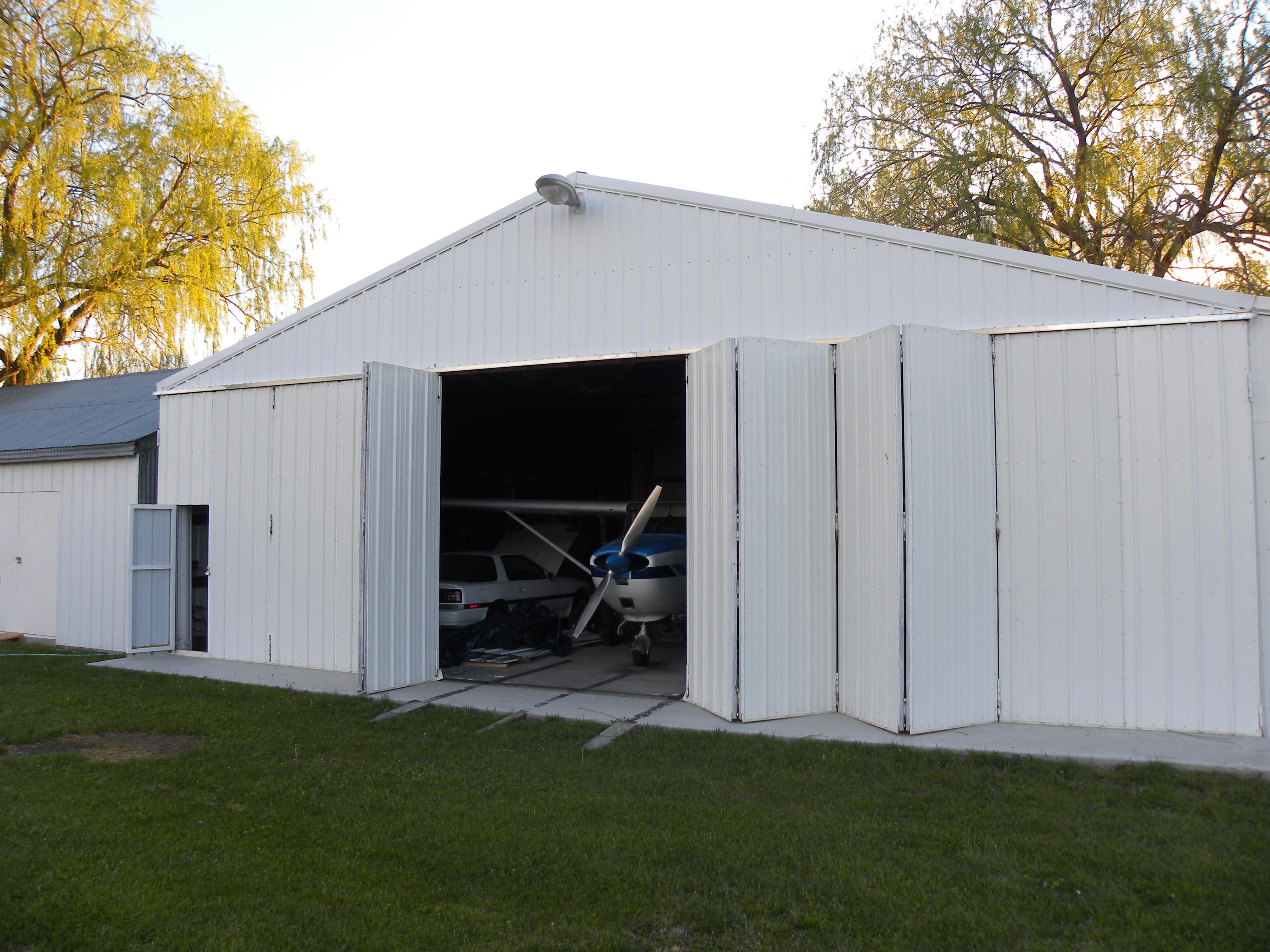 Hangar_door_open.JPG