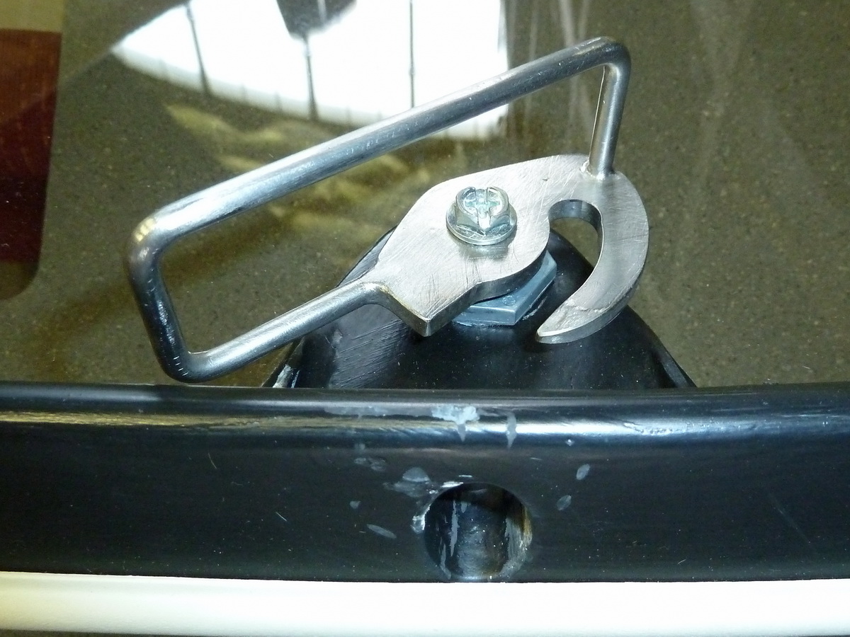 cabin_lock_inside_handle_cam.jpg